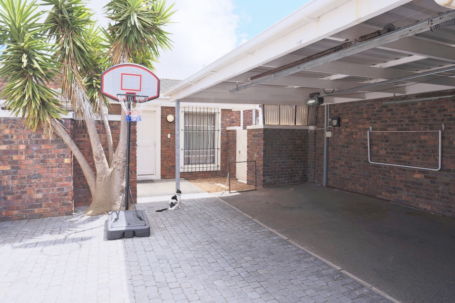 2 Bedroom Property for Sale in Diep River Western Cape